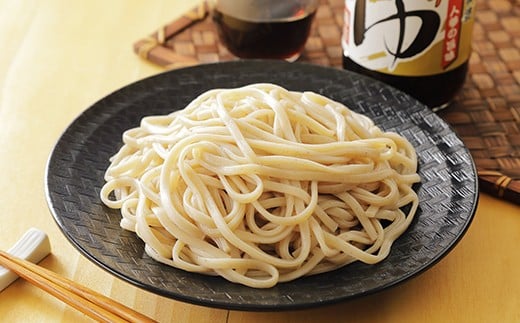 【ふるさと納税】北海道十勝「ほんべつ黒豆うどん」(200g×10袋) めんつゆ付き 有限会社 源すし 送料無料 北海道 本別町《45日以内に出荷予定(土日祝除く)》