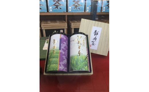 厳選された100％静岡県内産の茶葉を使用。『特上煎茶の初緑』と『抹茶入り玄米茶』のふたつの味をお楽しみ下さい！