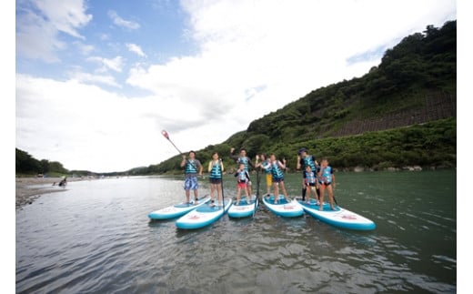 宮川 リバー SUP (サップ) 体験 4名分 ／ R2 SURF UNION 海上散歩 マリンスポーツ 川 アウトドア 一級河川 三重県 度会町