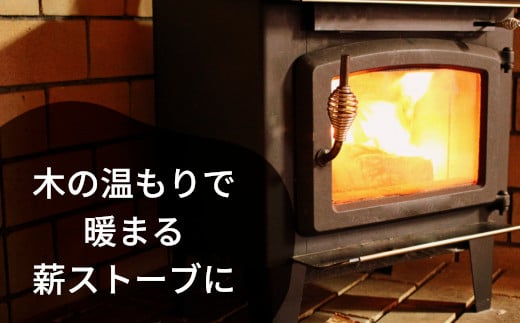 【1月発送開始】 定期便 全3回 東濃ヒノキ薪 中割～大割 約32kg ( 約16kg×2箱 ) 3回 3ヶ月 計96kg 皮剥き加工 中割 大割 薪ストーブ アウトドア キャンプ 焚火 暖炉 薪 まき 桧 ひのき ヒノキ 雑貨 日用品 定期便 定期 毎月お届け 発送月 選べる 東白川村 45000円