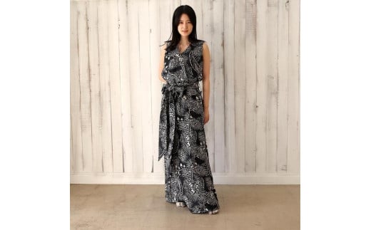 ふるさと納税 服 女 沖縄県 那覇市 琉球紅型の柄生まれたモノトーン・カシュクールドレス（セミオーダー商品） 琉球紅型の柄生まれたモノトーン・カシュクールドレス（セミ