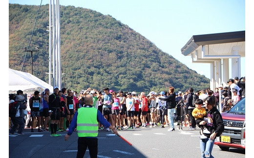 B-13　第２回上関海峡ゆうやけマラソン大会参加権（3kmファンラン）および海鮮バーベキュー【上関海峡ゆうやけマラソン大会実行委員会】