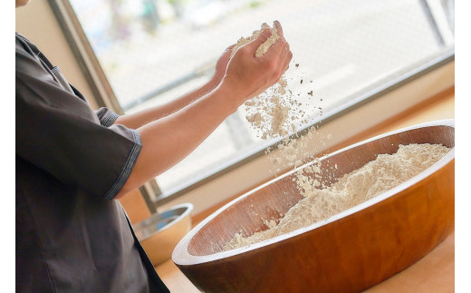 夏季限定！手作りすったてキット”プレミアム”　＜うどん打ちが楽しめる＞（４～５人前）小麦粉・味噌・金ゴマ・すり鉢・すりこぎ・説明書付き