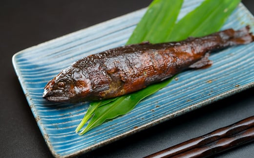 骨までほろほろに煮込んだ自慢の鮎の甘露煮！