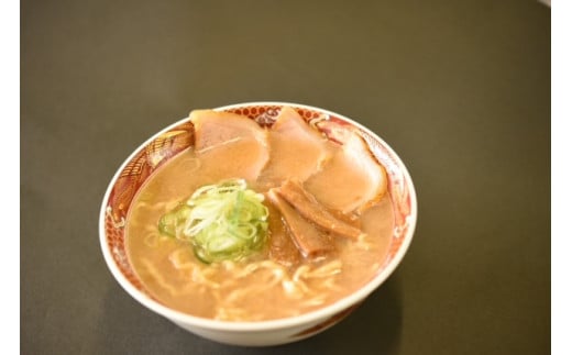 新潟県妙高市オーモリの冷凍豚骨醬油ラーメン×コシヒカリチャーハン各2人前セット