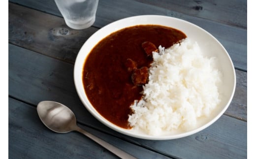 【通常配送】【近江牛 カレー 5箱】肉 牛肉 ブランド牛 三大和牛 和牛 黒毛和牛 保存食 レトルト おかず お惣菜 滋賀県 竜王