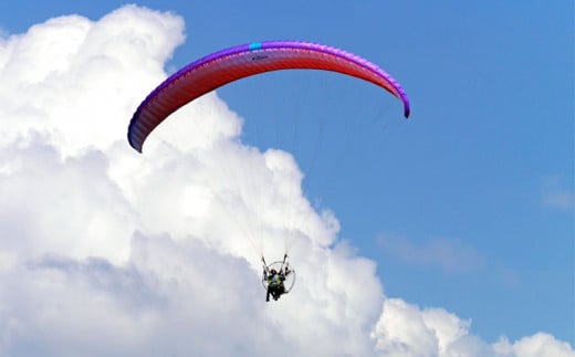 絶景の空中散歩！モーターパラグライダー体験券（1名様）