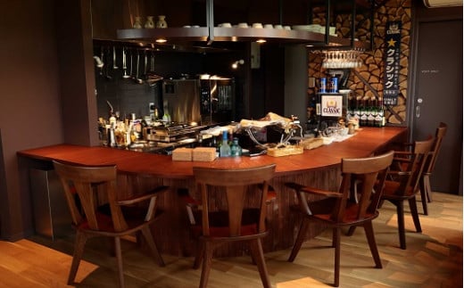 アートスクエア、カフェ&amp;バーも併設しています