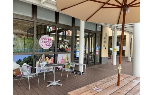 道の駅ならはの物産館の入り口が目印！（道の駅ならは内）