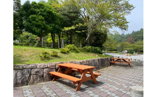 青空の下で食べるジェラートは絶品！（天神岬スポーツ公園内）