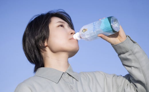 プレミアム天然水　鈴鹿山麓の銘水　泗水（しすい）の里 　おいしい水　プレミアム天然水　おいしい　軟水　水割り　２４本　１ケース　モンドセレクション　最高金賞　　　　