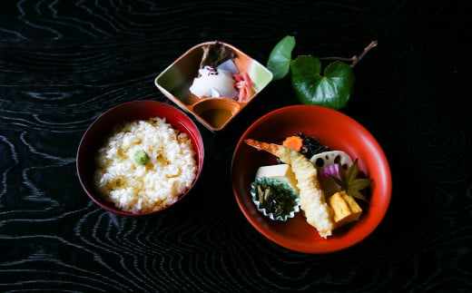 ＜観光をサポート＞津和野の郷土料理「うずめ飯」食事券(2名様分)【1275254】