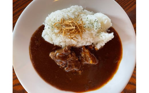 【4月お届け】【近江牛 牛すじカレー】 肉 牛肉 牛筋 牛すじ ブランド牛 三大和牛 和牛 黒毛和牛 保存食 レトルト おかず お惣菜 滋賀県 竜王