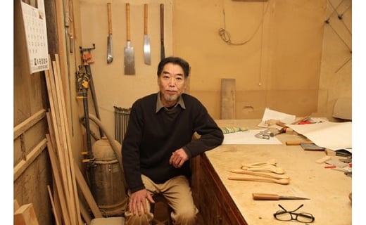 木工職人の竹澤さんが心を込めて作っています