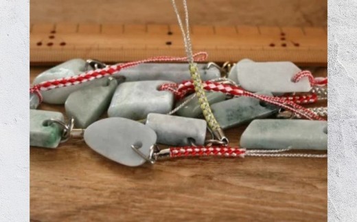 糸魚川翡翠のストラップ 1点【新潟県 いといがわ ひすい 根付 ヒスイ】