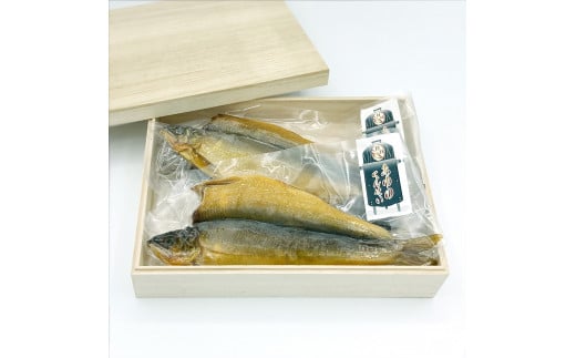 琵琶湖産の鮎燻製  約160g×４匹セット ( 鮒 鮒ずし ふなずし 発酵食品 お茶漬け おすすめ おつまみ 珍味 酒の肴 寿司 子持ち 燻製 名物  滋賀県 竜王 琵琶湖 送料無料 )