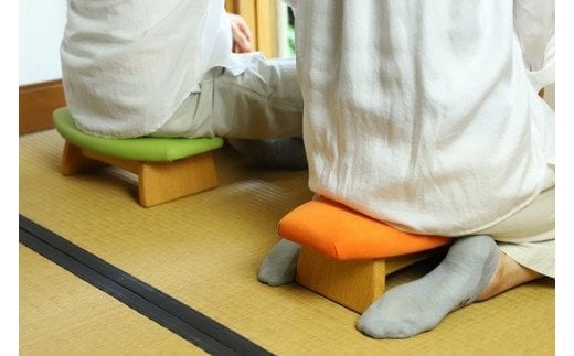 スツール 椅子 北欧 腰掛け シューズ着替え 木製 オットマン ローチェア チェア 小型 座椅子 足置き台 フットレスト ミニスツール  腰掛け椅子 おしゃれ インテリア 無垢材 家具屋アカトシロ ゴイチ(R) KUSUDAMA（グリーン）｜E05