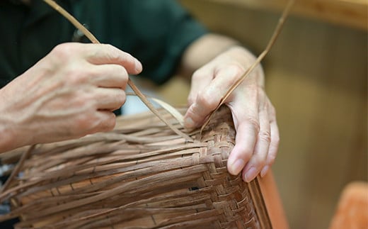 FYN9-835 山形県西川町 大井沢産 山葡萄籠 山ぶどうのつるカゴ バック小（約縦 18cm×横 26cm×まち 10cm 取っ手 12cm） 蔓籠 手作り 職人 やまぶどう 国産 月山 民芸品 伝統工芸品