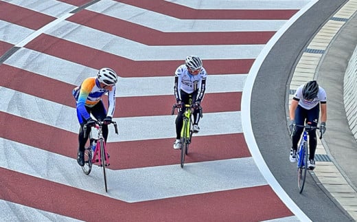 鴨川市を舞台に、レースに勝つための実践トレーニングを行います。