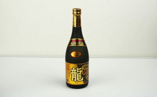 琉球泡盛「龍」ゴールド　720ml　3本セット計2160ml 水割り ロック お湯割り 焼酎 飲料 定番 初心者 飲みやすい 地酒 お酒 贈り物 沖縄 辰 ドラゴン 湧水 ギフト お土産 人気 人気 マイルド