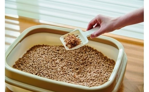 ソローの 固まる 猫砂 猫 トイレ砂 6リットル 6袋 消臭 吸水力 抗菌 ペット用品 天然素材 植物由来 間伐材 低粉塵 エコ 室内飼い (F06-002)