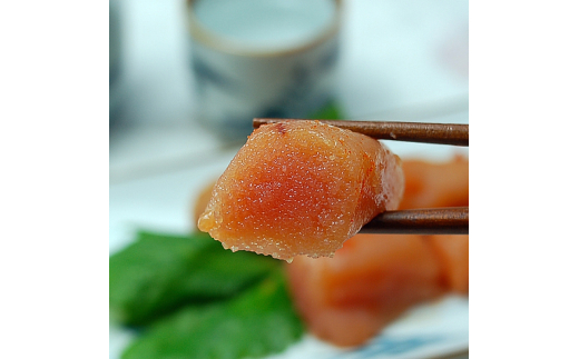 宮近　無着色辛子明太子1kg　化粧箱・包装紙付　遠賀魚市場筆頭仲買人厳選の味　1本物めんたいこ【001-0013】