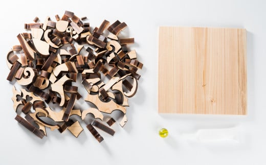 ベースプレート・貼り付け用パーツ・ビー玉・木工用ボンドがセットになっているので、
すぐに組み立てれます！