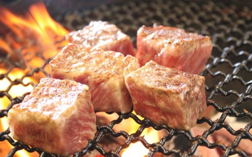 A4A5等級 黒毛和牛 綾牛サイコロステーキ（３００ｇ） モモ バラ 肉汁 甘みお肉 焼肉 BBQ