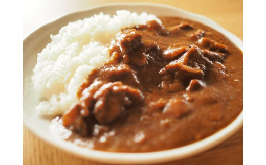 コクとスパイスのきいた本格カレー♪【美熊野牛カレー（辛口）2個と新姫ごまドレッシング1本】