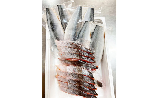 迷ったらコレ！！魚鶴商店の天然紅サケ1kg & 塩さばフィレ6枚セット