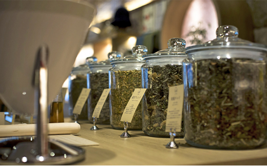 渋温泉ならではの源泉かけ流し温泉も一緒に！温泉付貸切サウナ100分利用券（1～4名）【ロウリュ サウナ 完全個室  完全予約制 温泉 癒し 渋温泉 かけ流し 長野 】