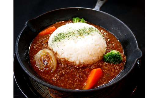 あか牛カレー詰め合わせセット (あか牛カレー180g×2、あか牛100％挽肉カレー220g×2)