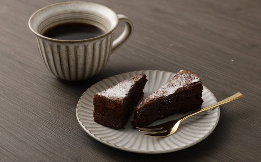 テトラエッグの濃厚ガトーショコラと食感がクセになるアーモンド”だらけ”タルト ケーキ チョコ ビター スイーツ セット デザート