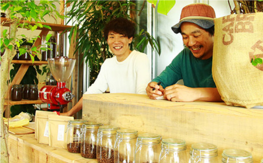 【新鮮な珈琲豆】【 全6回 定期便 】 [ COFFEE GIFT ] 店主 セレクト の おすすめ ギフト缶 を 2缶＋3種 から選べる ドリップパック 5袋 糸島市 / Petani coffee [ALC014-1]