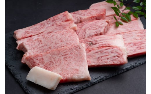 【12月末受付終了】 松阪牛 特選ロース 焼肉 3kg(500g×6ヶ月) 6ヶ月定期便【2025年4月～9月発送】 国産牛 和牛 ブランド牛 JGAP家畜・畜産物 農場HACCP認証農場 牛肉 肉 高級 人気 おすすめ 神戸牛 近江牛 に並ぶ 日本三大和牛 松阪 松坂牛 松坂 定期便 ギフト箱入り ギフト 贈答 三重県 多気町 SS-2911