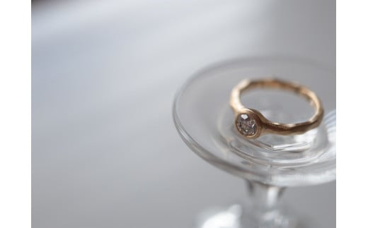 譲り受けたジュエリーなどを、お客様のライフスタイルに合わせたデザインをご提案し、お仕立てする事が出来ます。