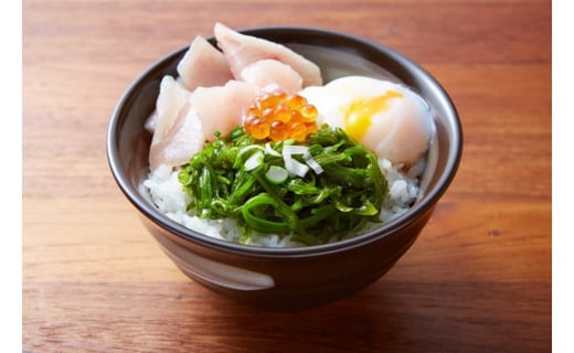3回 定期便 10秒deおいしいめかぶ 30日間セット(自家製タレ付き) 総計3.6kg (40g×30枚×3回) 毎月発送 [丸繁商店 宮城県 気仙沼市 20565502] 海藻 三陸 三陸産 雌株 めかぶ メカブ 無添加 タレ付き 冷蔵