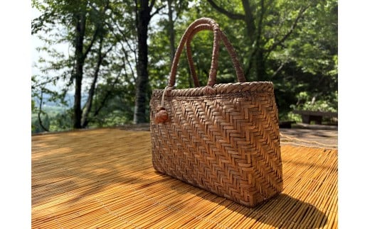 ハンドメイド つる細工（くるみ）かごバッグ ブラウン くるみつる細工かごバッグ（おまかせA）【限定3個】 | 山形県
