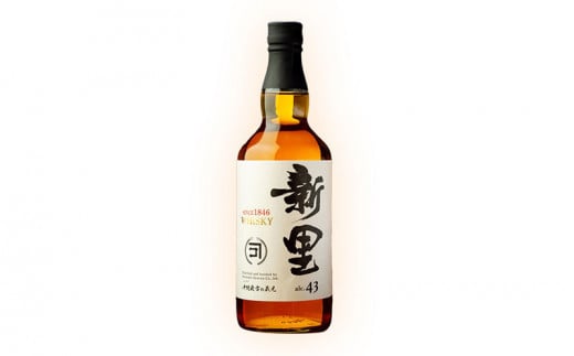 ＜沖縄らしいウイスキーを＞新里WHISKY　43度　700ml 飲料 お酒 アルコール ウイスキー 泡盛 ブレンド ブレンデッドウイスキー バニラ香 水割り ロック ハイボール 家飲み 贈答用 ギフト ご当地 国産ウイスキー ウィスキー whysky 沖縄県 新里酒造