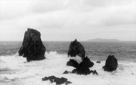 「青海島」白黒