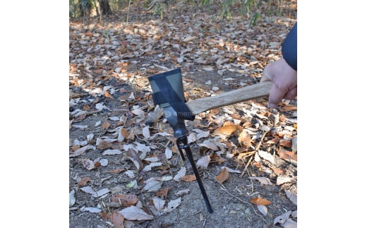 E-41 Bushcraft hammer　1本でハンマーと斧が使える