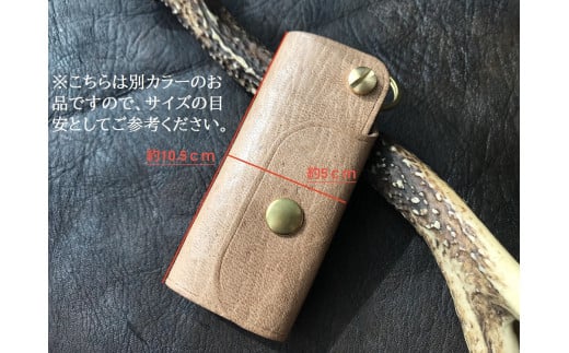 鹿革のキーケース（スピーディー振り出し式）【紺】鍵ケース 革小物 革製品 レザー ハンドメイド レザークラフト キーリング アクセサリー お洒落 金属 ギフト 25000円【R00553】