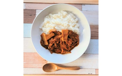 名張で採れた たけのこ＆トマト入り「なばりカレー」～コクうまタイ風カレー～（6箱セット）