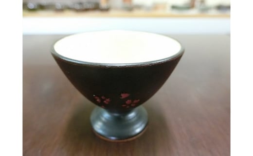 7.-(9) 内原野焼の陶胎漆器　杯・小(黒・赤)