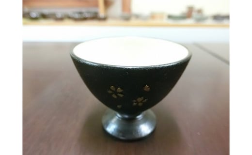 7.-(9) 内原野焼の陶胎漆器　杯・小(黒・赤)