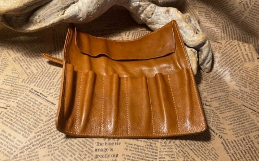 蹄鉄バックルロールペンケース（ブラック）　栗東市 / 株式会社ブルズエフ [BIAU302]