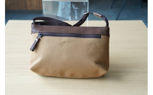靴職人が作る帆布バッグ（8号帆布のサコッシュ） 色：茶（濃茶