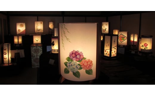 着物生地で作ったおしゃれな行灯（あんどん） お花のドット