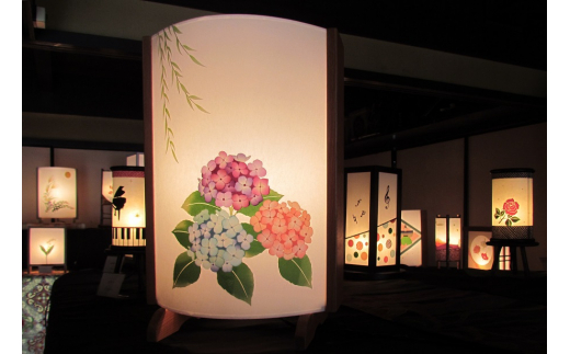 着物生地で作ったおしゃれな行灯（あんどん） お花のドット