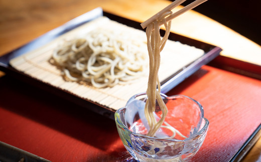 農家レストランの石臼挽き手打ちした十割蕎麦2名様お食事券【1242904】